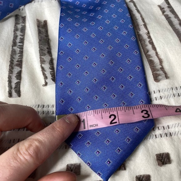 Michael Kors Dark Blue 100% Silk Neck Tie with Small Geometric Print Throughout - Picture 4 of 5